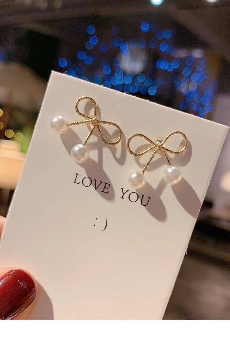 Bow Pearls Stud Earrings